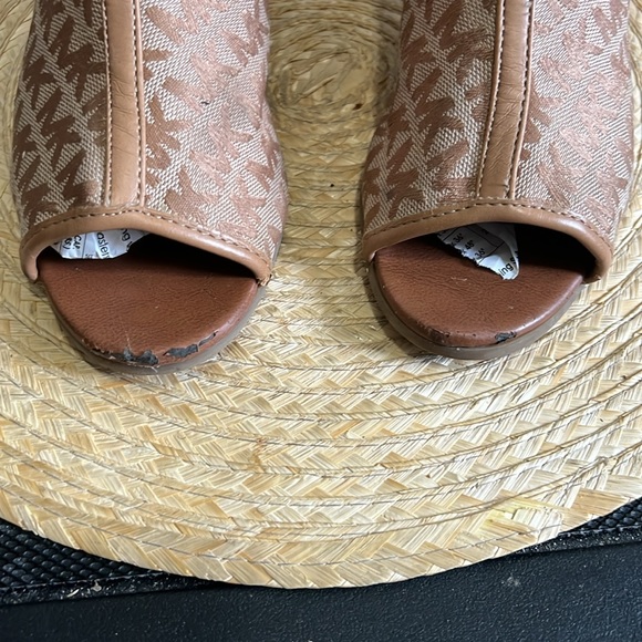 Michael Kors Kids Youth Canvas Monogram Peep Toe Sandals Heel Size 3 - Picture 5 of 16